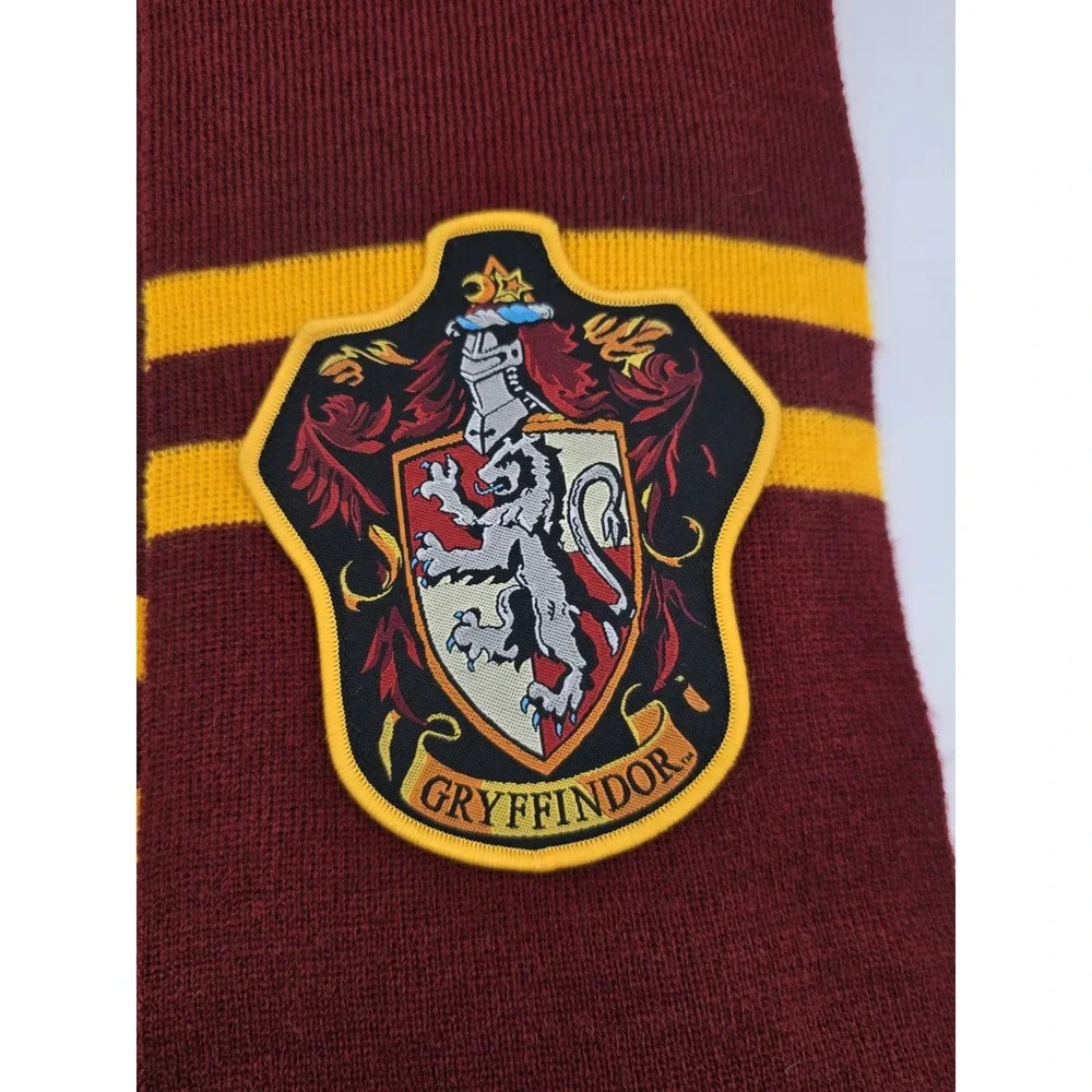 Harry Potter‎ Gryffindor Red Yellow Winter Scarf Warner Bros Large Crest- NO TAG